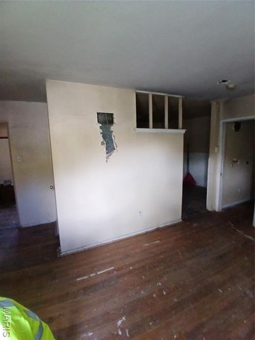 10429 Earl Drive, St Louis, MO 63136