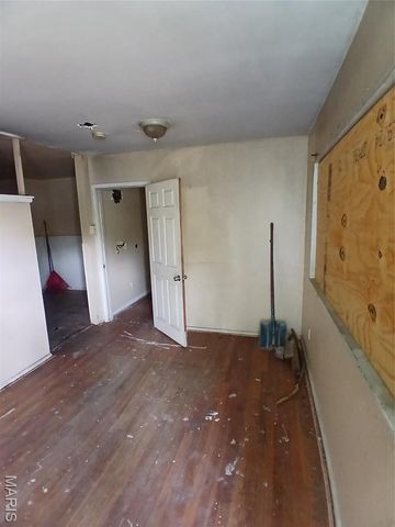 10429 Earl Drive, St Louis, MO 63136