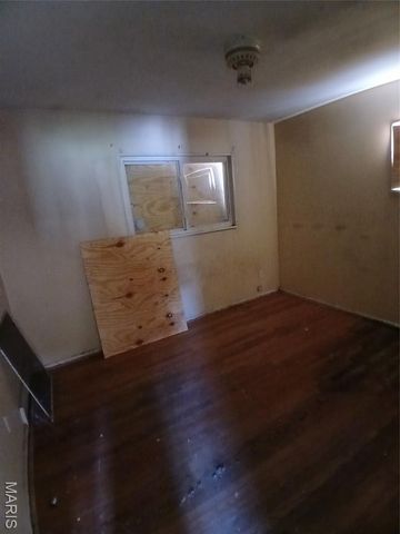 10429 Earl Drive, St Louis, MO 63136