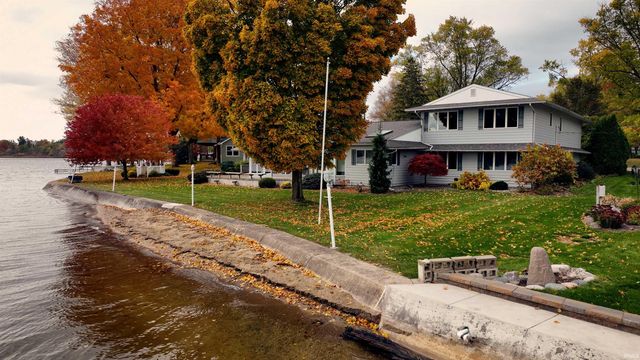 1455 Lane 280 Hamilton Lake, Hamilton, IN 46742