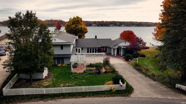 1455 Lane 280 Hamilton Lake, Hamilton, IN 46742