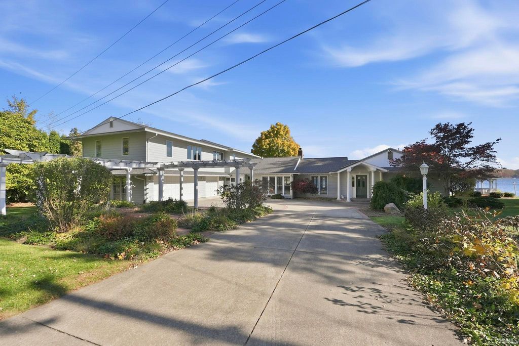 1455 Lane 280 Hamilton Lake, Hamilton, IN 46742