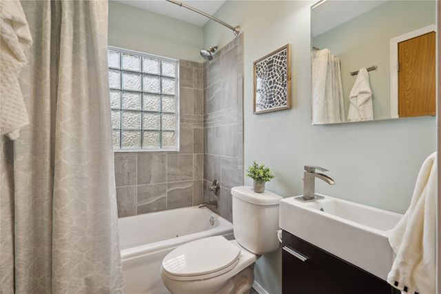 1804 E 33rd Street, Des Moines, IA 50317