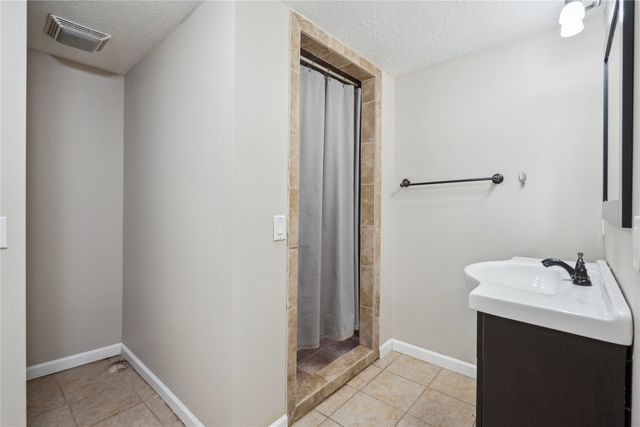 1804 E 33rd Street, Des Moines, IA 50317