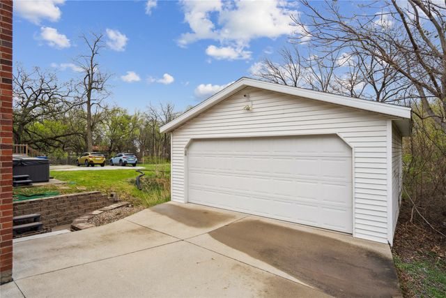 1804 E 33rd Street, Des Moines, IA 50317