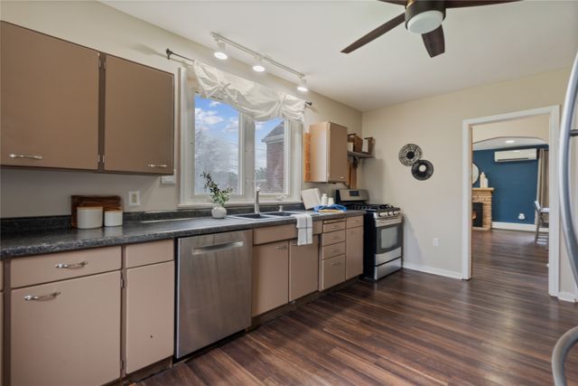 1804 E 33rd Street, Des Moines, IA 50317