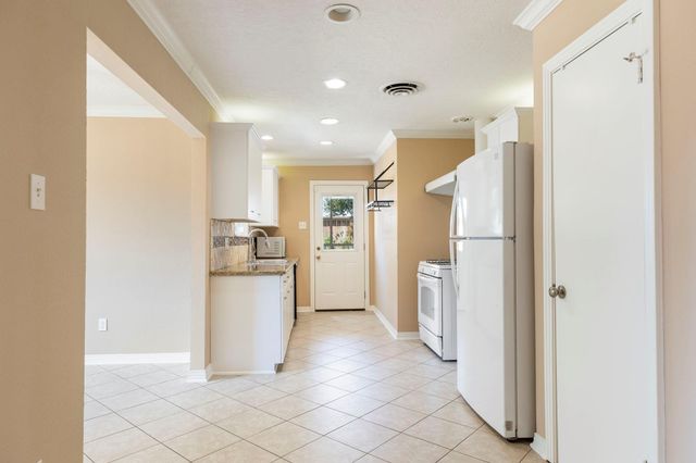 1802 Turnpike Road, Houston, TX 77008