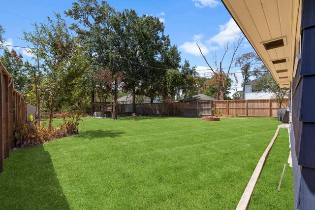 1802 Turnpike Road, Houston, TX 77008