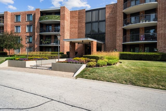 1515 CENTRAL Road 319C, Arlington Heights, IL 60005