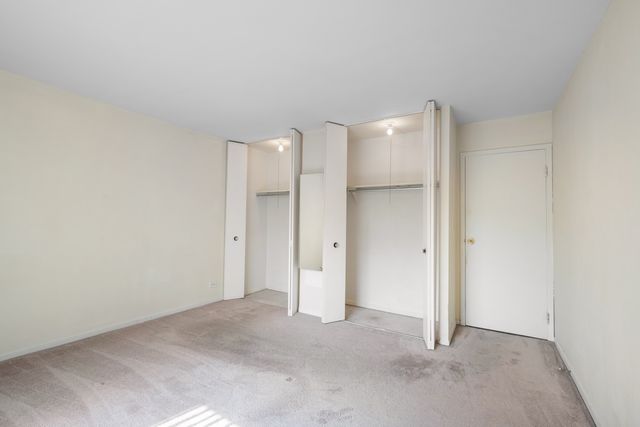 1515 CENTRAL Road 319C, Arlington Heights, IL 60005