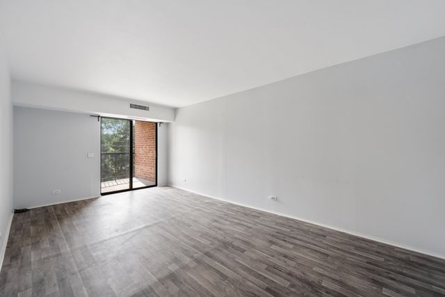 1515 CENTRAL Road 319C, Arlington Heights, IL 60005