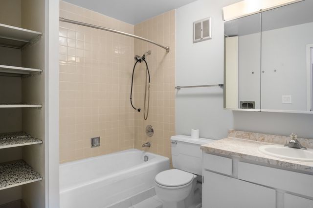 1515 CENTRAL Road 319C, Arlington Heights, IL 60005