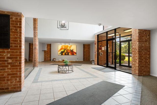 1515 CENTRAL Road 319C, Arlington Heights, IL 60005