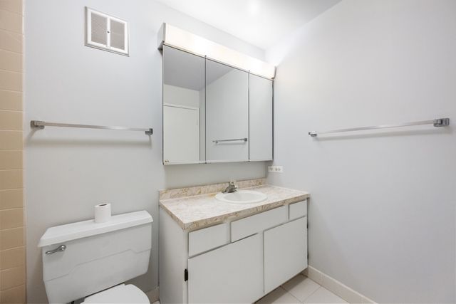 1515 CENTRAL Road 319C, Arlington Heights, IL 60005