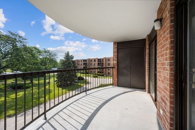 1515 CENTRAL Road 319C, Arlington Heights, IL 60005