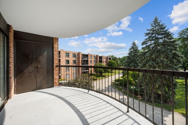 1515 CENTRAL Road 319C, Arlington Heights, IL 60005