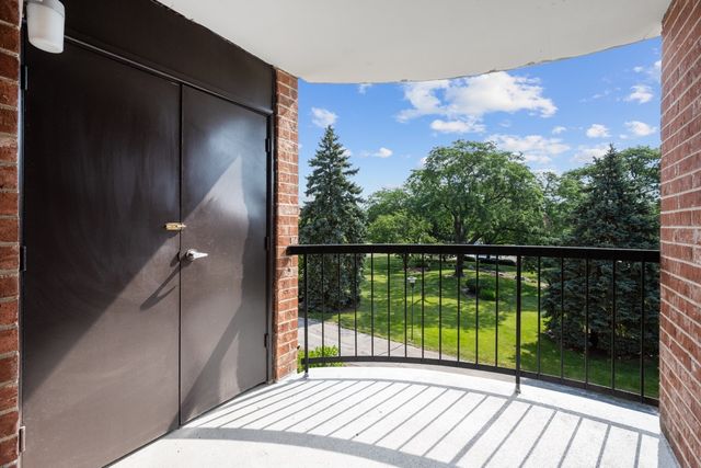1515 CENTRAL Road 319C, Arlington Heights, IL 60005