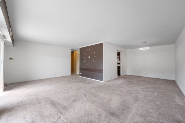 1515 CENTRAL Road 319C, Arlington Heights, IL 60005