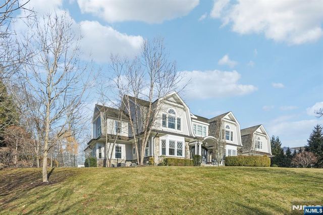 4 Mill Brook Lane, Franklin Lakes, NJ 07417