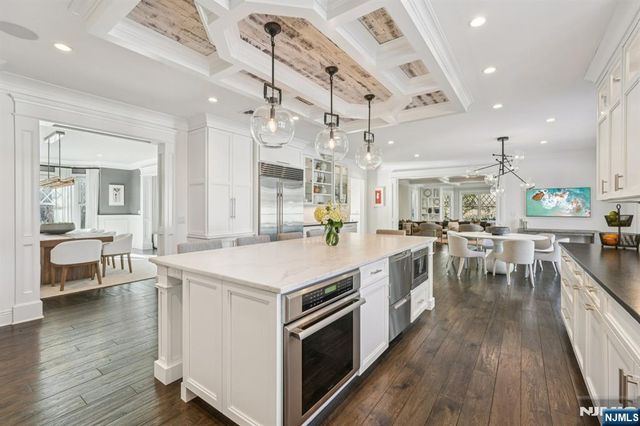 4 Mill Brook Lane, Franklin Lakes, NJ 07417