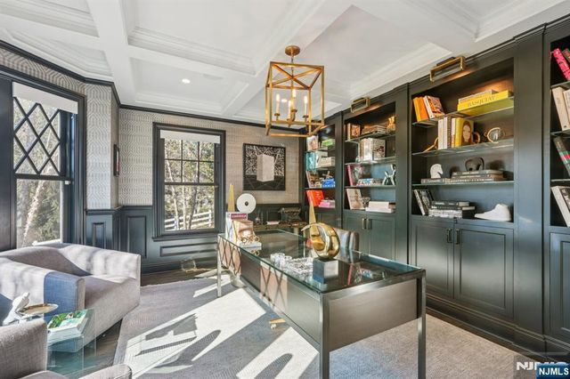 4 Mill Brook Lane, Franklin Lakes, NJ 07417