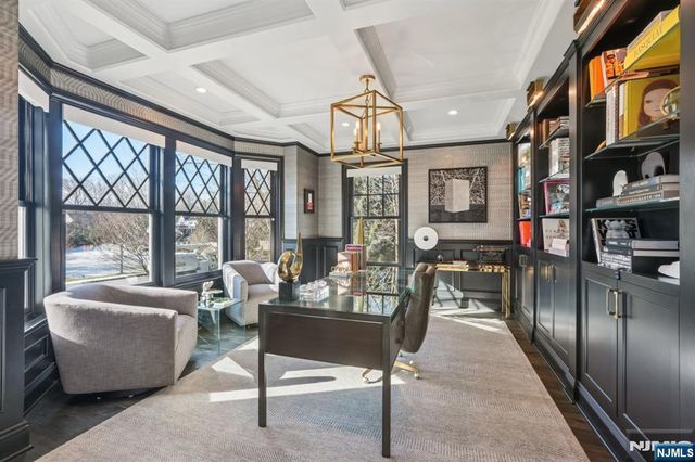 4 Mill Brook Lane, Franklin Lakes, NJ 07417