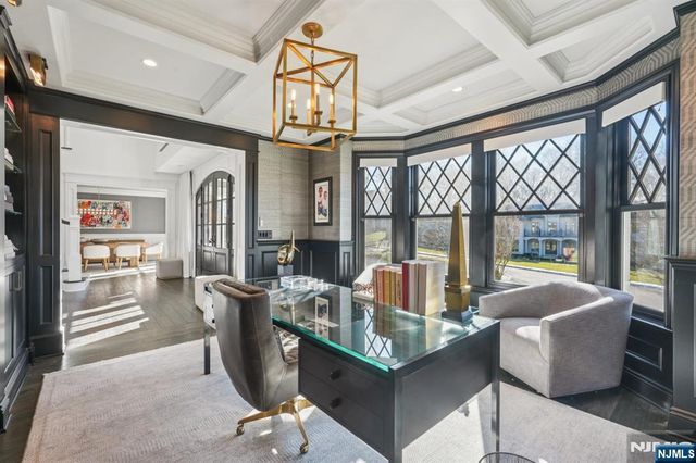 4 Mill Brook Lane, Franklin Lakes, NJ 07417