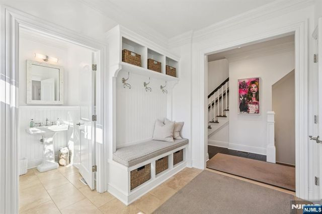 4 Mill Brook Lane, Franklin Lakes, NJ 07417