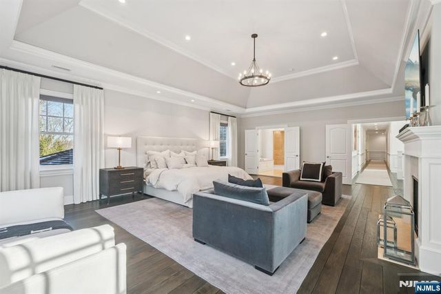 4 Mill Brook Lane, Franklin Lakes, NJ 07417