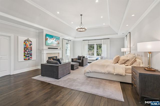 4 Mill Brook Lane, Franklin Lakes, NJ 07417