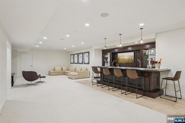 4 Mill Brook Lane, Franklin Lakes, NJ 07417