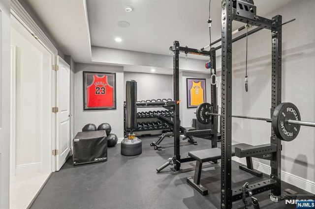 4 Mill Brook Lane, Franklin Lakes, NJ 07417