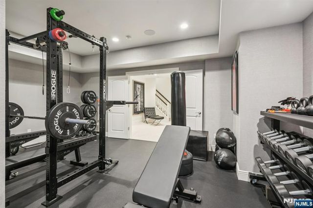 4 Mill Brook Lane, Franklin Lakes, NJ 07417