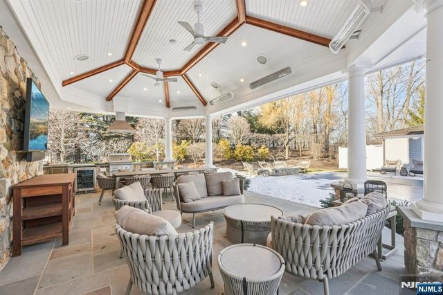 4 Mill Brook Lane, Franklin Lakes, NJ 07417