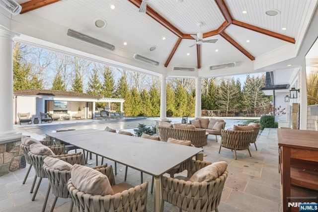 4 Mill Brook Lane, Franklin Lakes, NJ 07417