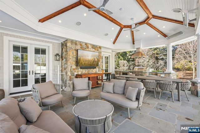 4 Mill Brook Lane, Franklin Lakes, NJ 07417