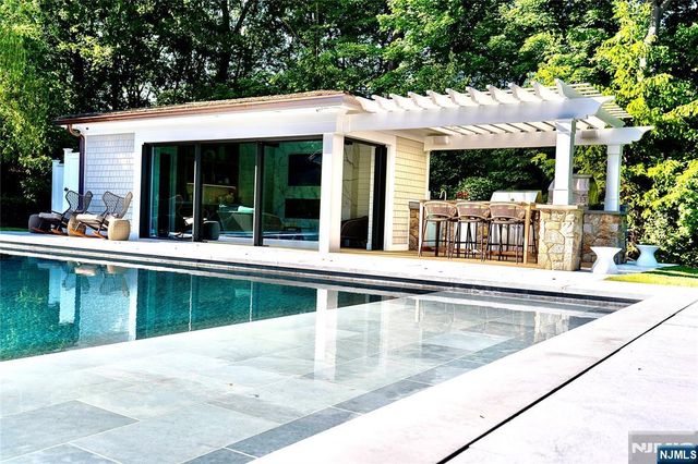 4 Mill Brook Lane, Franklin Lakes, NJ 07417