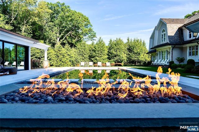 4 Mill Brook Lane, Franklin Lakes, NJ 07417