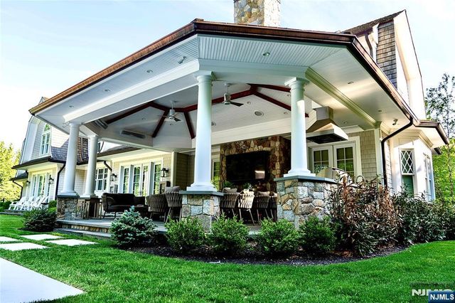 4 Mill Brook Lane, Franklin Lakes, NJ 07417