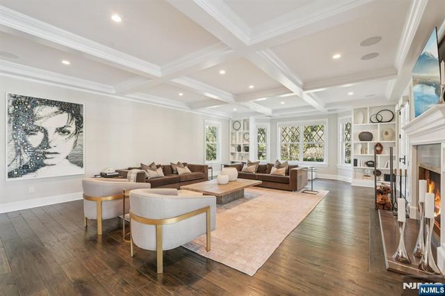 4 Mill Brook Lane, Franklin Lakes, NJ 07417