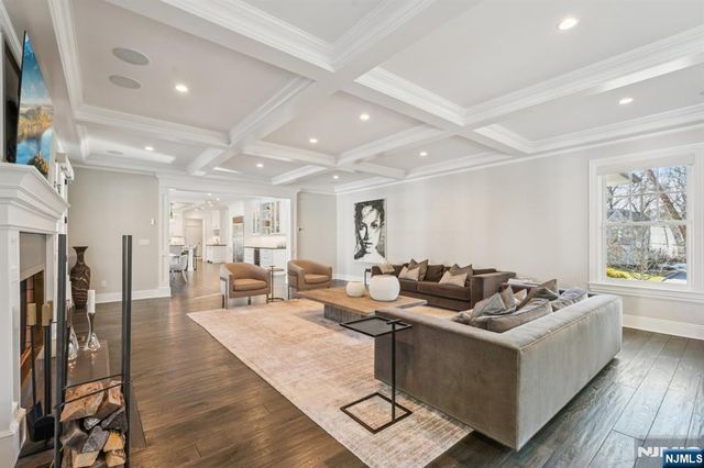 4 Mill Brook Lane, Franklin Lakes, NJ 07417