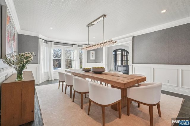 4 Mill Brook Lane, Franklin Lakes, NJ 07417