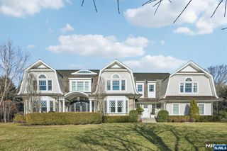 4 Mill Brook Lane, Franklin Lakes, NJ 07417