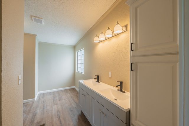 153 Clay Court, Springtown, TX 76082