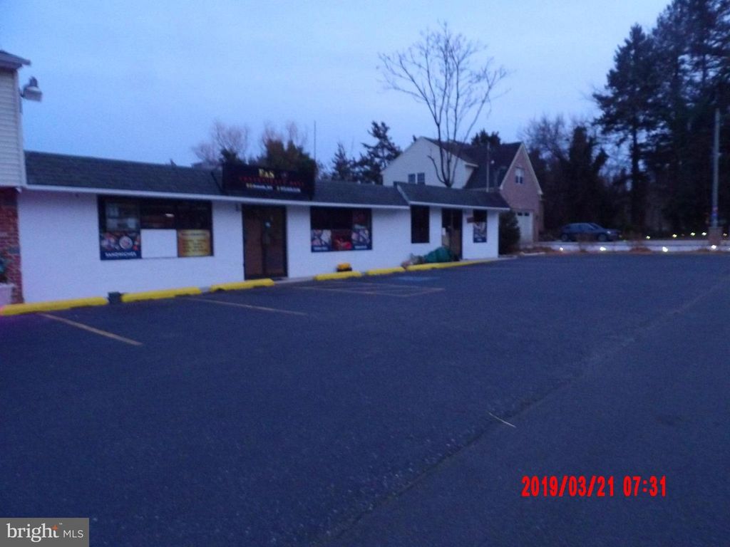 325 WILSON RD, Blackwood, NJ 08012