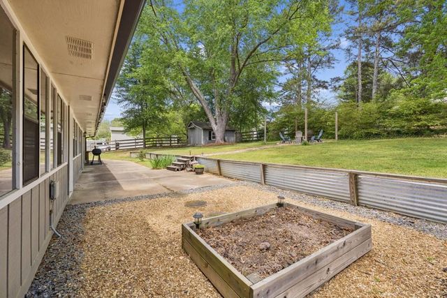 1811 Old Lost Mountain Road, Powder Springs, GA 30127