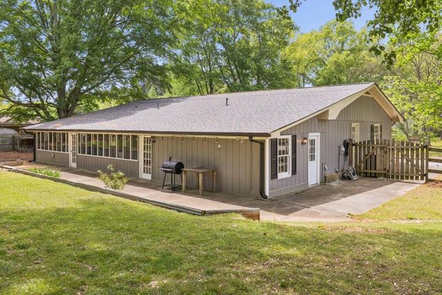 1811 Old Lost Mountain Road, Powder Springs, GA 30127