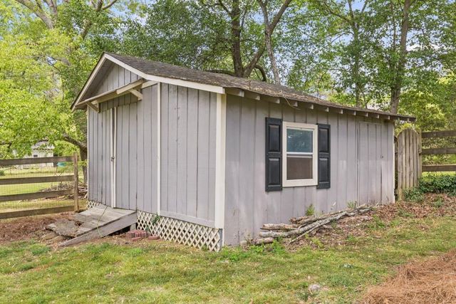 1811 Old Lost Mountain Road, Powder Springs, GA 30127