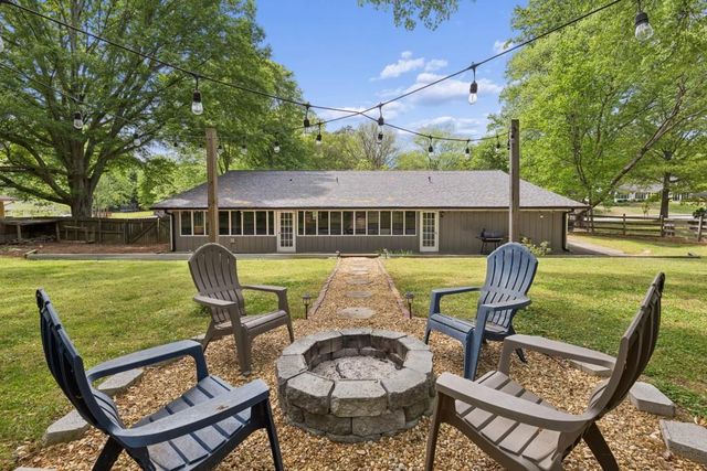1811 Old Lost Mountain Road, Powder Springs, GA 30127