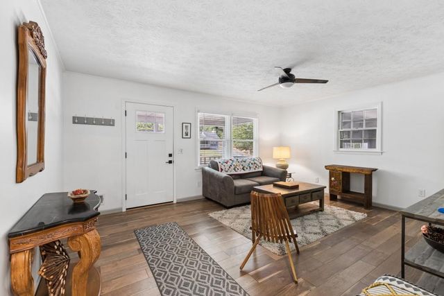1811 Old Lost Mountain Road, Powder Springs, GA 30127